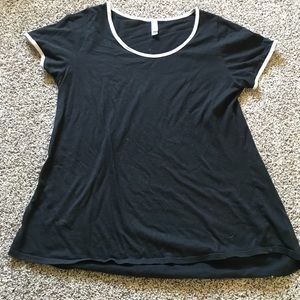 A black Lularoe top